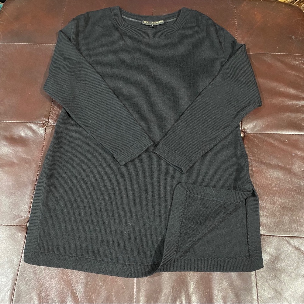 St. John basics pre-owned siZe S